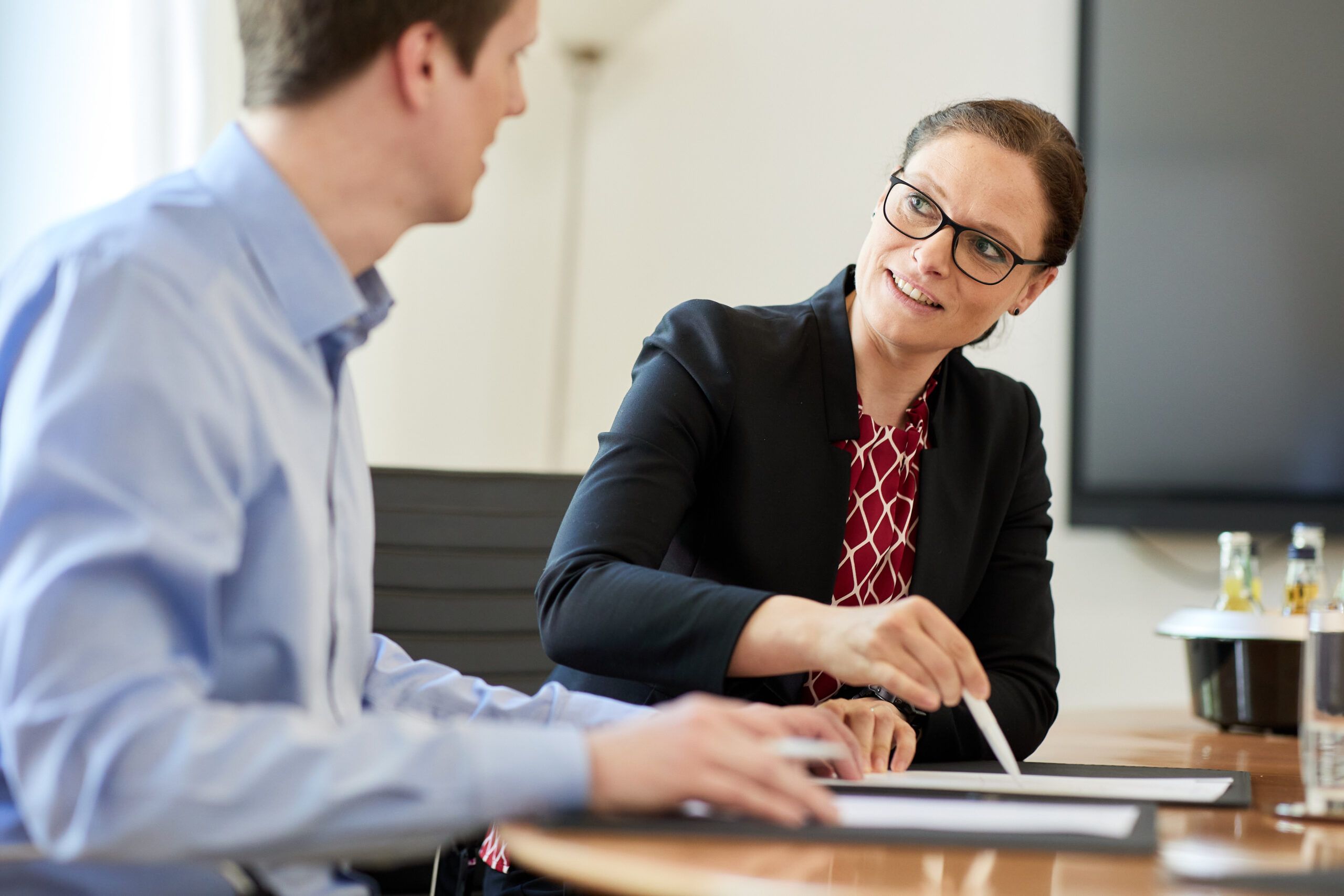 Beraterteam berät sich zu Mandanten 